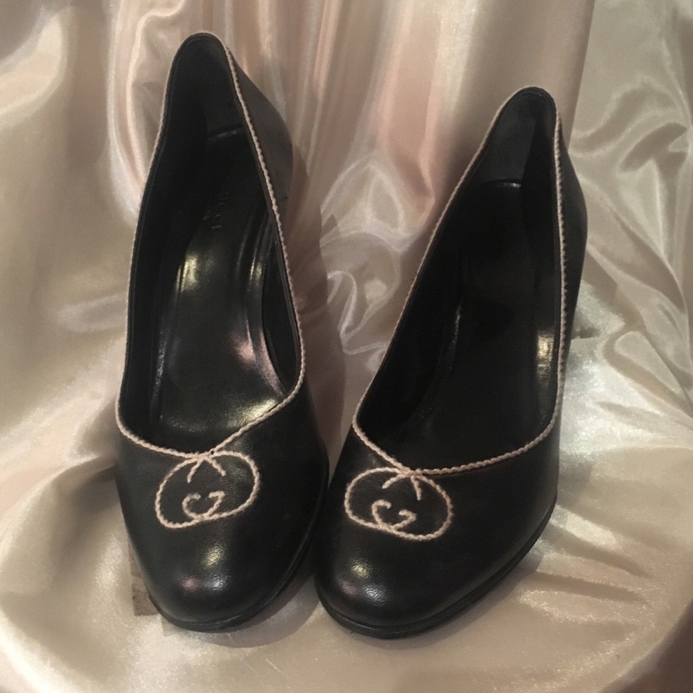 GUCCI Black leather stitched heels